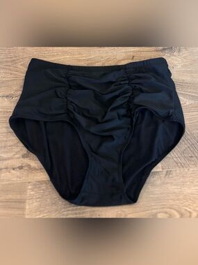 Torrid Black High Waisted Ruched Bikini Bottoms Plus Size 1X Swimwear